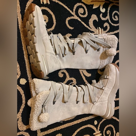 Timberland Women's Cream Winter Boots - Picture 2 of 4